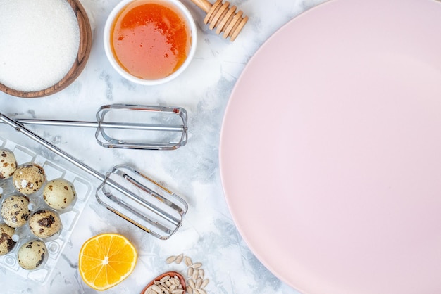 Zestaw naczyń i składników na stole